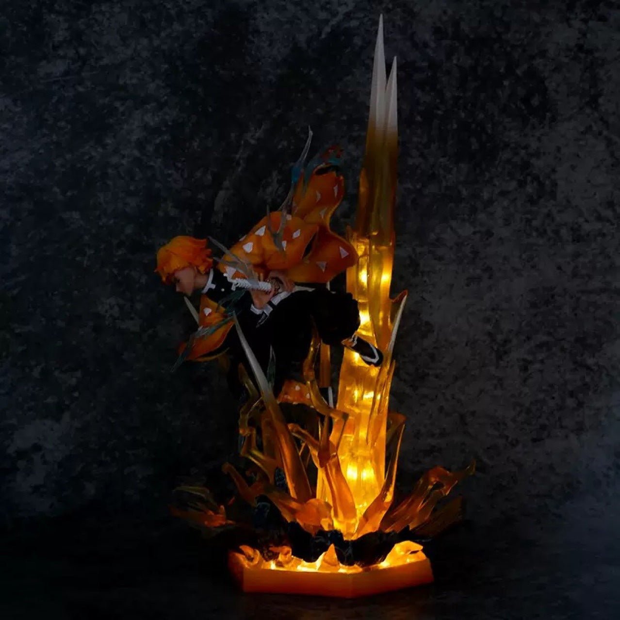 Demon Slayer Zenitsu Agatsuma Flaming Thunder God 36cm Action Figure Con LED - Hideastore